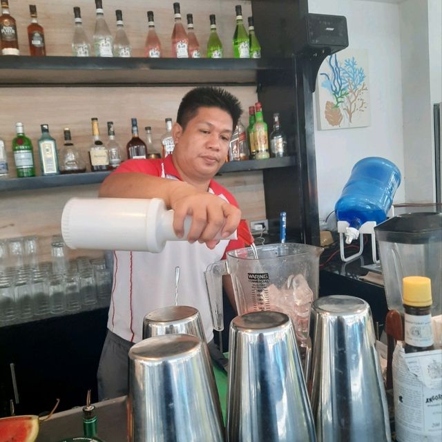 CHAMBERY POOL BAR: REFRESHING EXPERIENCE