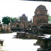 ปราสาทเมืองต่ำ คลาสสิคที่สุดของขอมโบราณในไทย