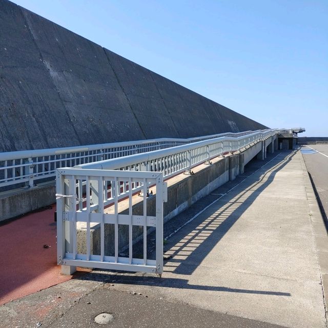 天気がいいと礼文が見える！海風が気持ちいい利尻沓形港展望施設