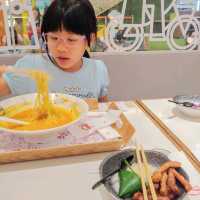 簡約精緻東南亞美食餐廳YUMMEE