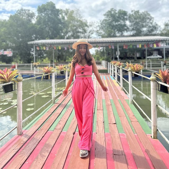 บัวแก้วคาเฟ่ พร็อบเยอะ ถ่ายรูปจุใจ