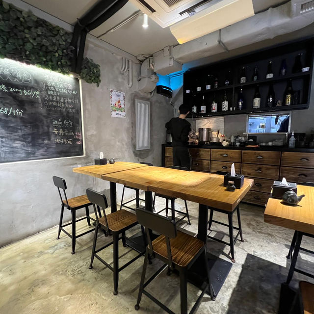 顯徑美食！低調．工業風．日式居酒屋
