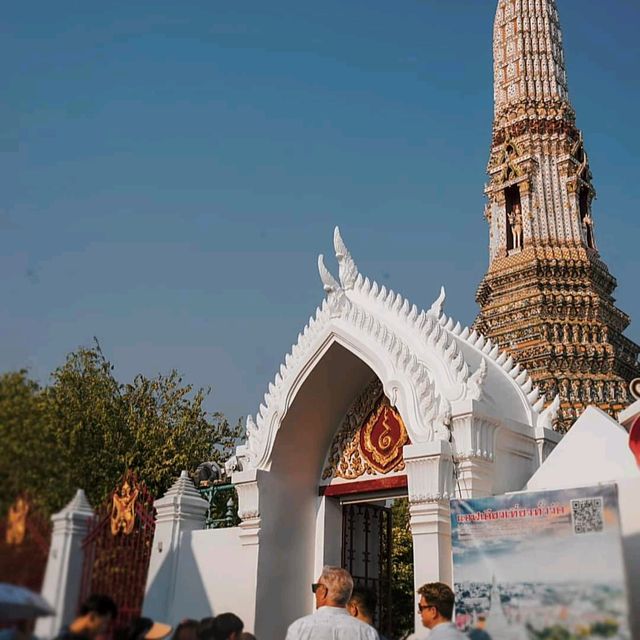 วัดอรุณราชวราราม เป็นหนึ่งในสถานที่แลนด์มาร์คสำคัญ
