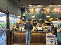 แวะหลบฝนที่คาเฟ่ น่านั่งแถวเชิงทะเล ภูเก็ต