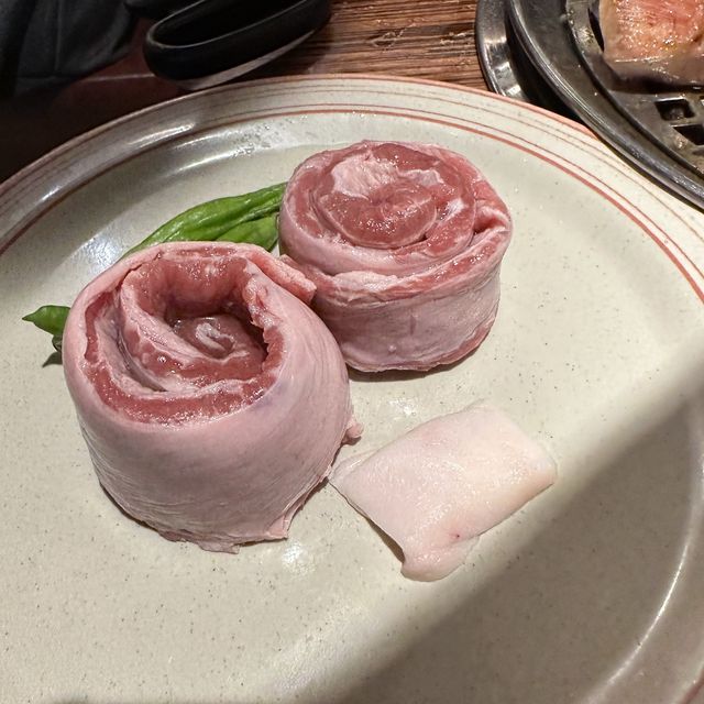 分厚すぎっ！炭火で焼く美味なお肉！