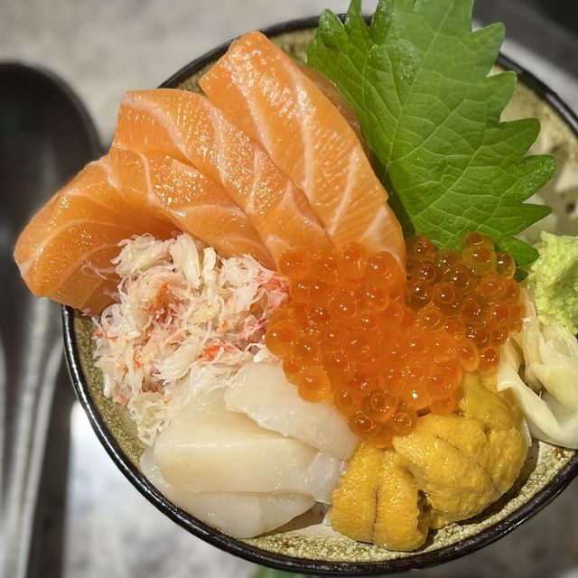 📍香港九龍城｜渡邊屋 · 超隱世壽司餐廳！即叫即製新鮮壽司超厚魚生丼🍣