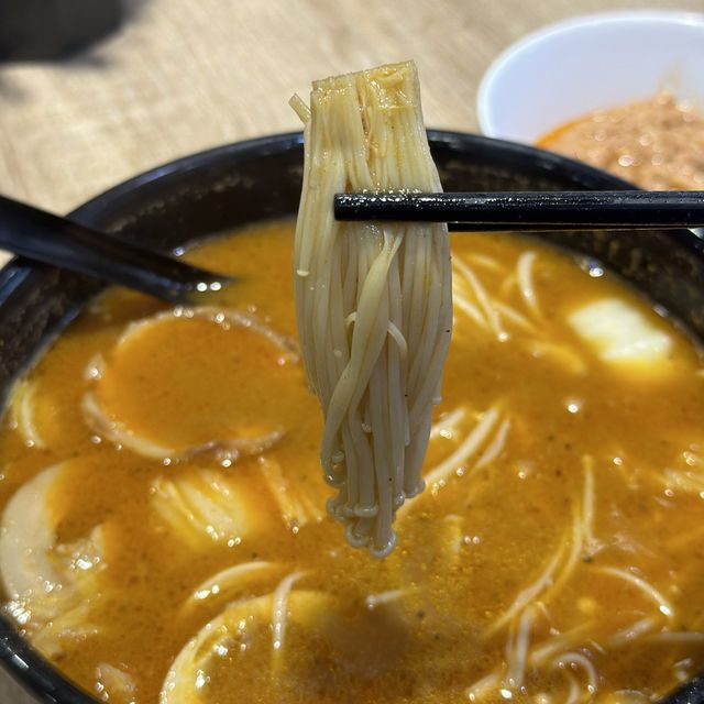新出黑蒜油味噌湯米線．港日Fusion｜米線價位卻有拉麵味道