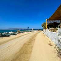 THE BEAUTIFUL PLAKA BEACH IN NAXOS!