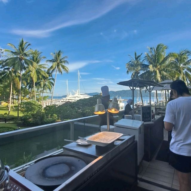 BREAKFAST BY THE POOL AND SEA
