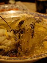 「屯門上海菜，蟹粉年糕和油爆蝦出色」