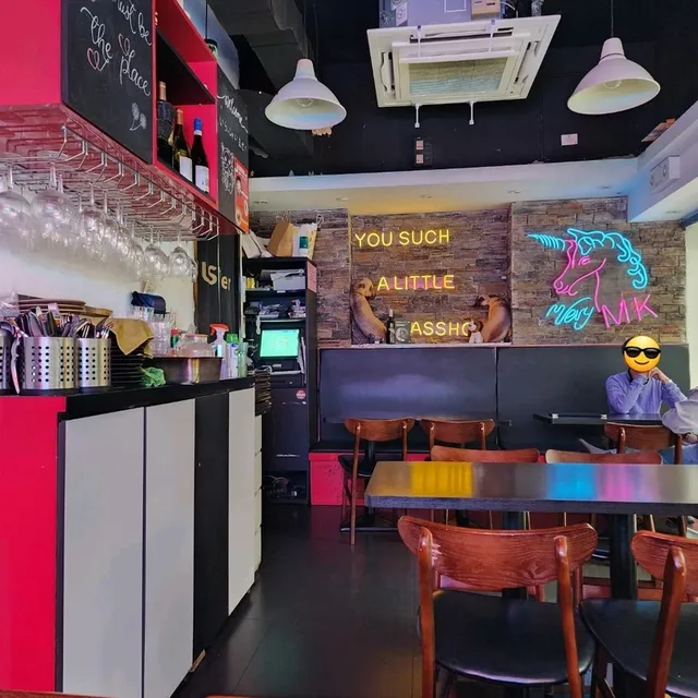 JUST'er Bar & Restaurant
