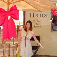 Haus coffee&space คาเฟ่ vibe ดี ริมหาดแหลมเจริญ 