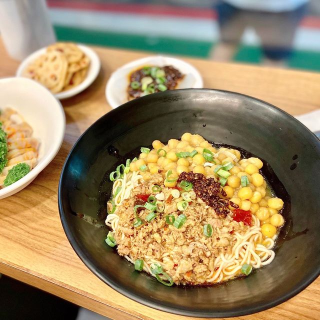 吳興街·讓人胃口大開的集川辣麵館🤤