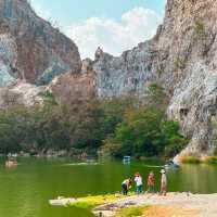 อุทยานหินเขางู (Khao Ngu Stone Park) 