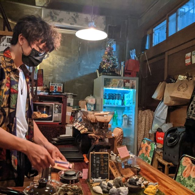 菜市場二樓的神秘小天地，滿滿港式復古風：秘氏咖啡