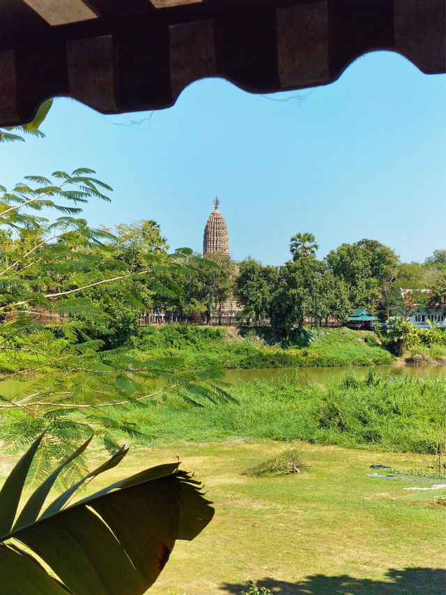 คาเฟ่สุดชิคริมน้ำแม่น้ำยมที่ ชมปรางค์ คาเฟ่