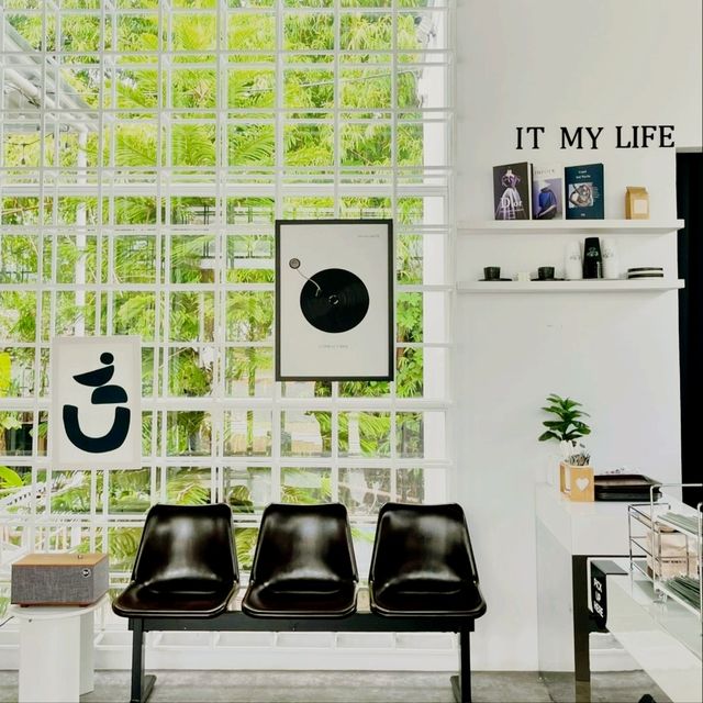 It my life cafe X camp