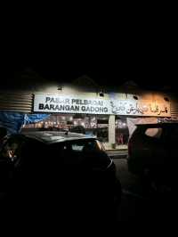 Very lively night market