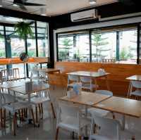 ร้านใส่นม ระยอง มีอาหารคาวและขนมหวาน แนะนำเลย