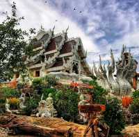 วัดศรีชุม สักการะพระเจ้าทันใจ 