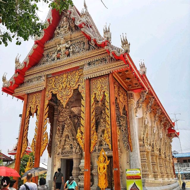 เยือนย่านพุทธสถานศิลป์แห่งเมืองเพชร