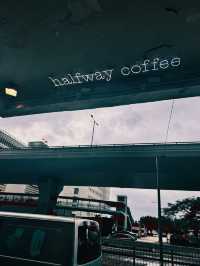【香港🇭🇰】ヴィンテージ感が素敵なおしゃれカフェhalfway coffee☕️