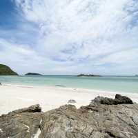 หาดลูกลม เกาะแสมสาร…