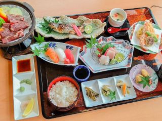 น้ำพุร้อนแม่น้ำโมมิจิ