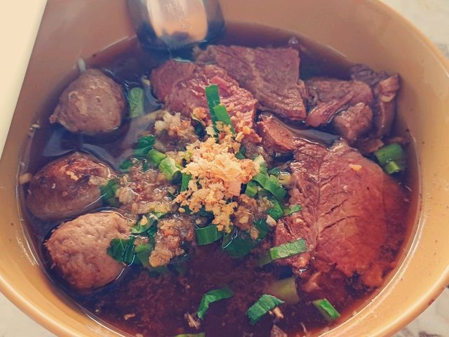 【南奔府】網紅牛肉面🍜餐廳Kinn，必試景點