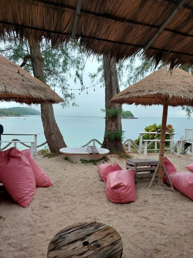 Curve Beach Cafe' คาเฟ่ลับ วิวสวย@หาดนางรำ ชลบุรี