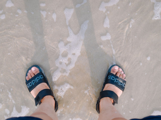 เล่นน้ำทะเลที่ “หาดชะอำ“ 🏖️