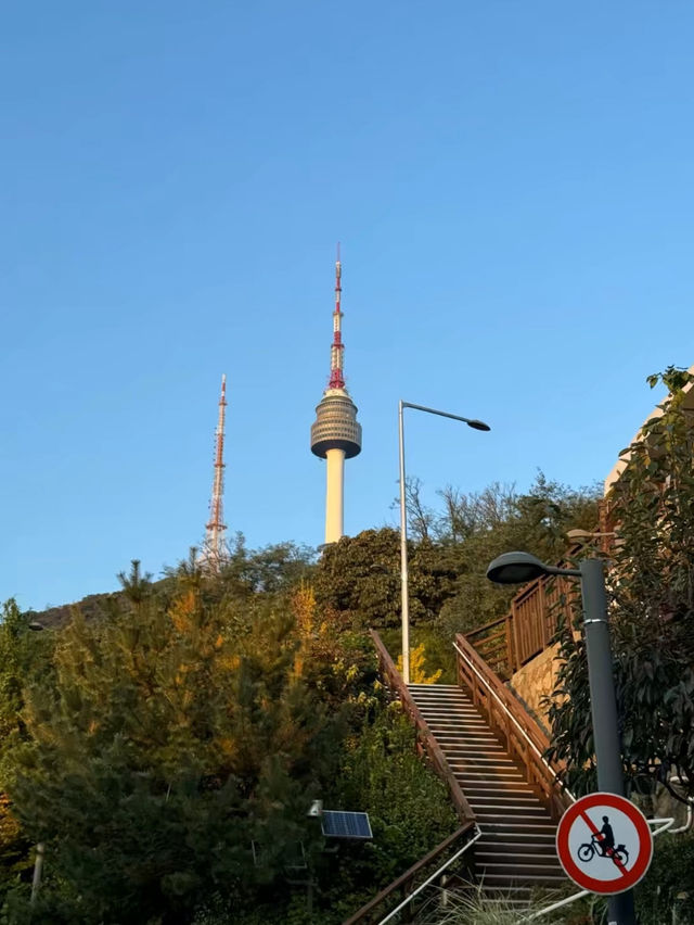 Sunset Stroll Through Itaewon: A Vibrant Neighborhood with a Stunning View