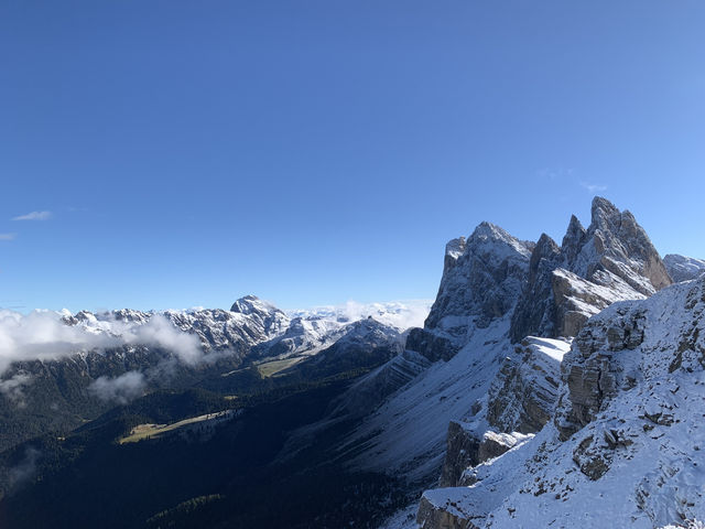 A Snowy Surprise at Seceda: Autumn Bliss in the Dolomites 