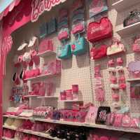 Solo Trip: Holiday Cheer, One Cute Find at a Time!