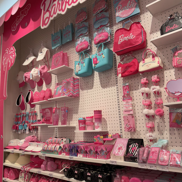 Solo Trip: Holiday Cheer, One Cute Find at a Time!