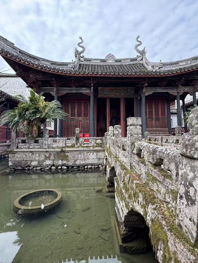 🌿 時光漫遊：嵊州市華堂村之旅 🏞️