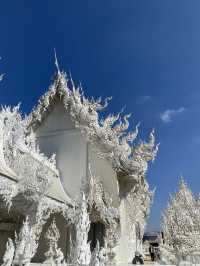 วัดร่องขุ่น: ศิลปะล้านนาที่ต้องมาเยือน