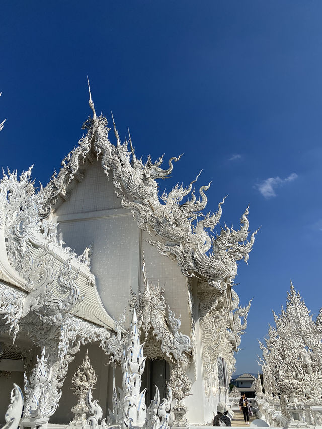 วัดร่องขุ่น: ศิลปะล้านนาที่ต้องมาเยือน