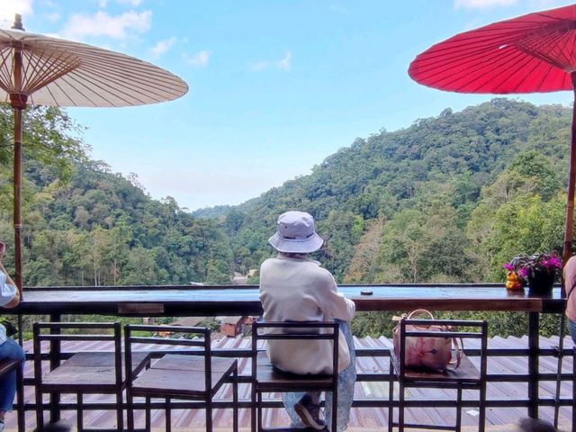 คาเฟ่วิวสวย ของแม่กำปอง ระเบียงวิว @แม่กำปอง