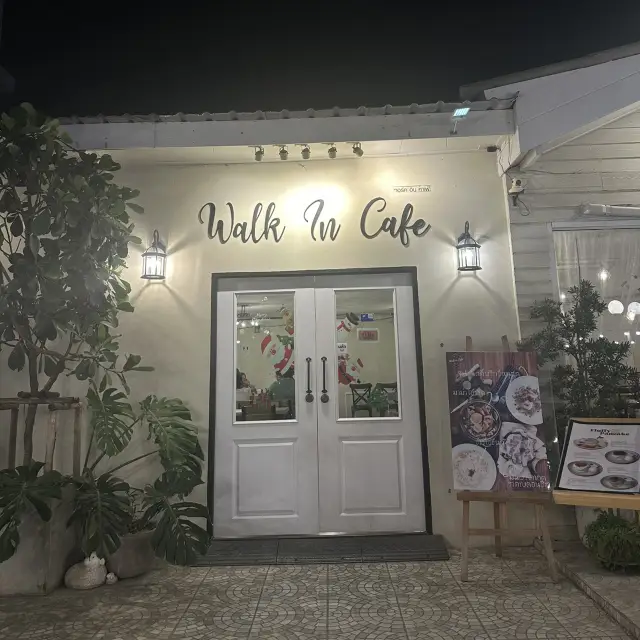 유명한 Walk in cafe 아유타야