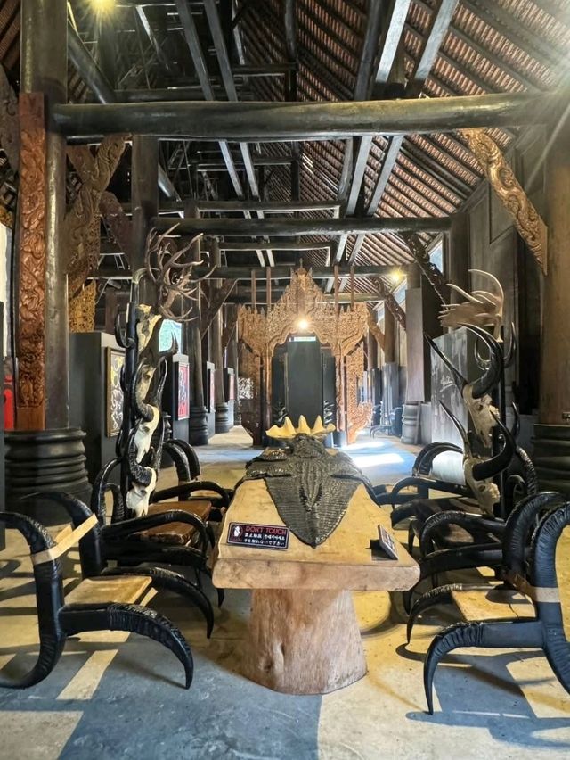 清萊黑廟，以地獄和死亡為主題的黑屋博物館
