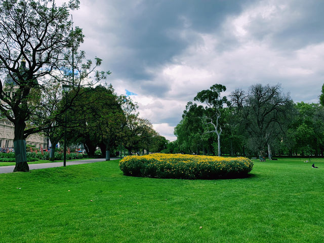Strolling Through Carlton Gardens: A Blend of Culture and Charm