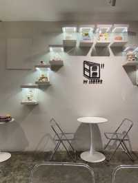 8 Inch by Legend: A Must-Try Bakery for Cake Lovers