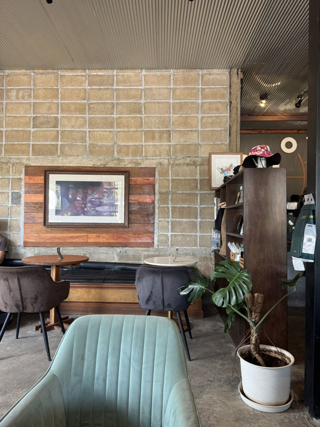 หอมกรุ่นกาแฟที่ 23 Roasters Cafe กระบี่