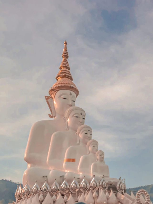 “วัดพระธาตุผาซ่อนแก้ว: อัญมณีแห่งขุนเขา ที่สายบุญต้