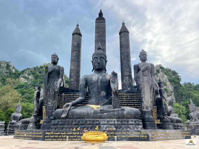 พระพุทธรูปหินลาวา
