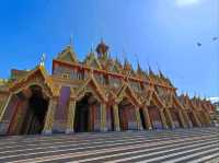 วัดหลวงพ่อฤาษีลิงดำ ชมวิหารแก้วอันงดงาม 