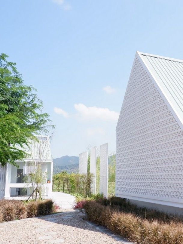 The Attic : ดิแอตติค คาเฟ่มินิมอลวิว กาญจนบุรี