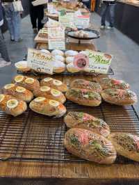 【福岡グルメ】焼きたてパンがたくさん並ぶ倉庫を改装した人気のベーカリー🍞