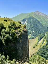 Springtime in Georgia: The Sky-High Town of Kazbegi⛰️
